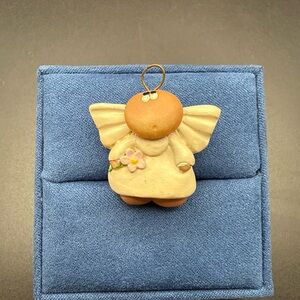 Kirk’s Kritters Ross Berrie Angel Cheeks Figurine Brooch. 2001